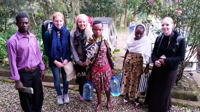 (fra venstre) Bosco, Grethe, Maren, Jonsia, Happy og Sandra før hjemmebesøk