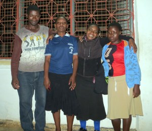 Bosco, Prisca, Mary og Happy (fra venstre) er nå ferdig utdanet fra Kibaha yrkesskole