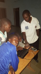 Solomon viser hvordan du kn gjøre beregninger og lage tabeller med PC. 