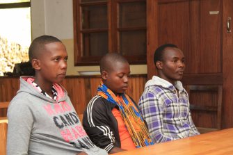 Immakulata, til venstre, er ny leder for de foreldreløse geitebøndene. Hun får god hjelp av Jessica og Emmanuel